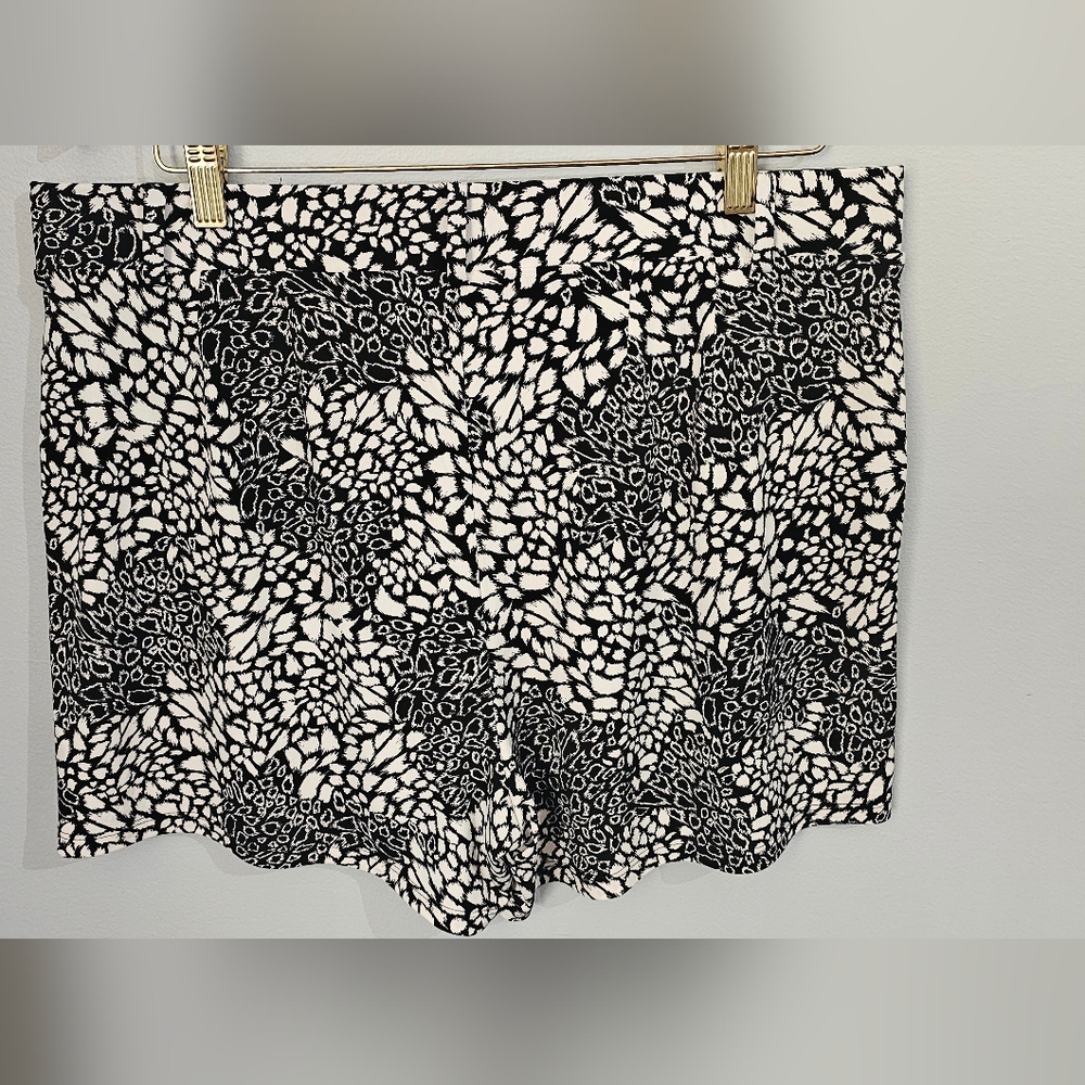 White House Black Market Black and White Patterned Women's Shorts